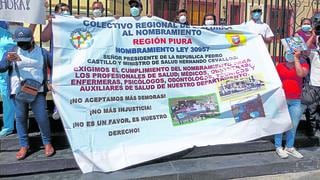 Profesionales de la Salud protestan en la Catedral de Piura por  nombramientos