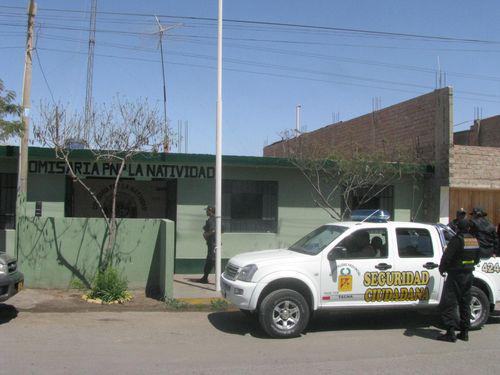 Asaltan a taxista y lo maniatan con grilletes de la PNP