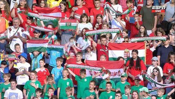 La selección de Hungría recibió aliento de más de 30 mil niños ante Inglaterra. (Foto: Captura)