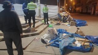 Joven en Huancavelica destroza puesto de comerciante de golosinas en Lircay