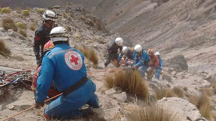 Arequipa: 7 horas duró el rescate de cinco cadáveres tras accidente en Chiguata