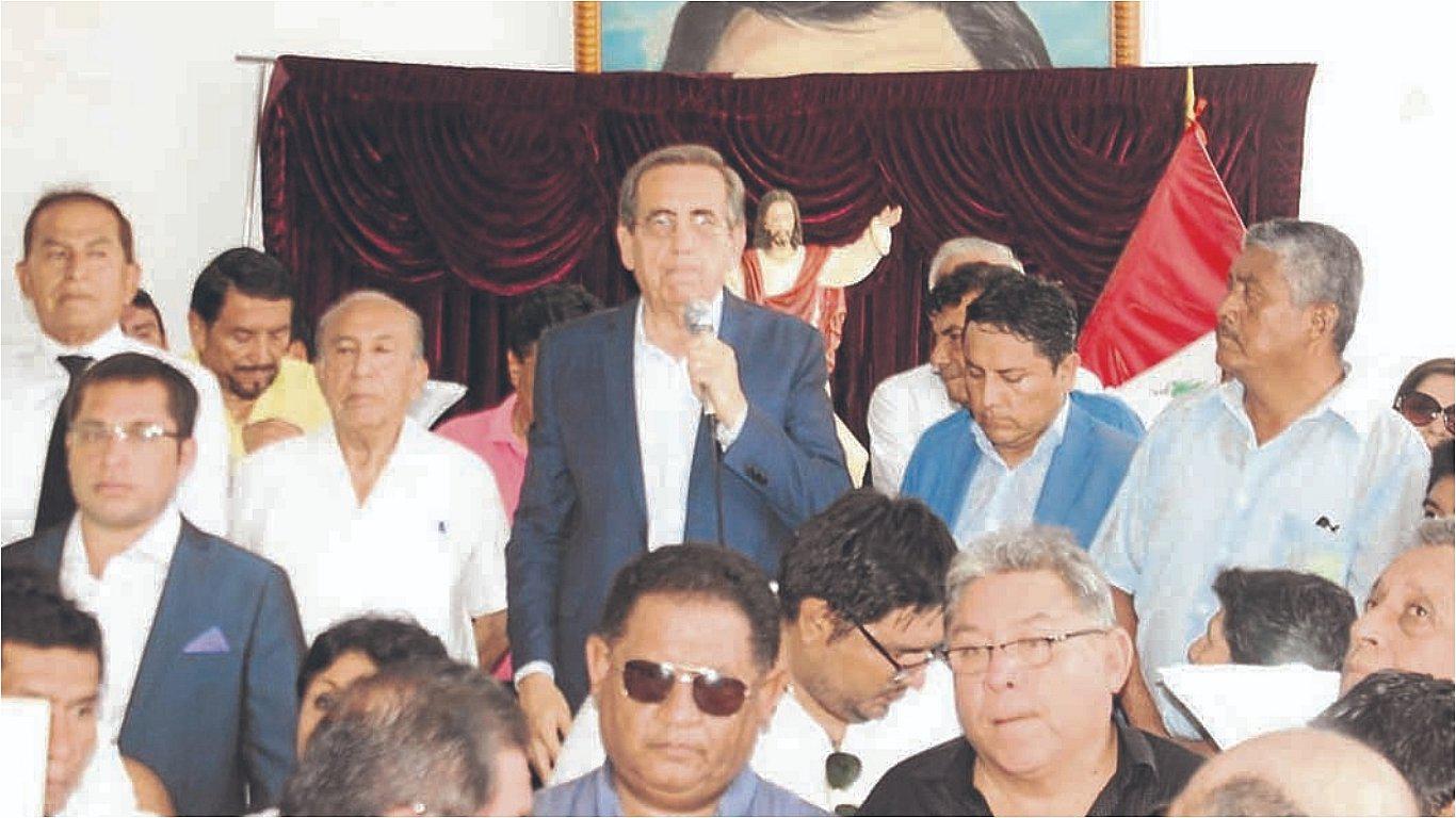 Jorge del Castillo rindió honores a apristas fallecidos en tragedia de Huaura 