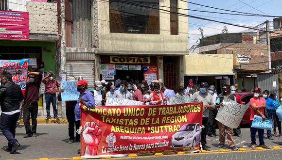 Taxistas protestan contra Ordenanza que permite el retiro de placas| Foto: Soledad Morales