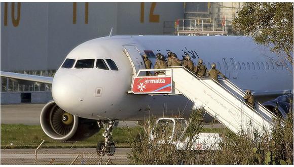 Malta: Secuestradores del avión libio se entregan a la policía tras liberar 109 pasajeros