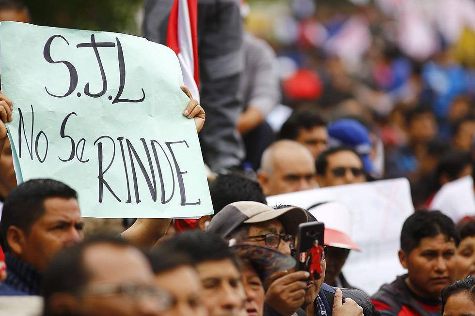 ​Vecinos y transportistas marchan hasta Plaza San Martín en contra del Corredor Morado (GALERÍA Y VÍDEO)