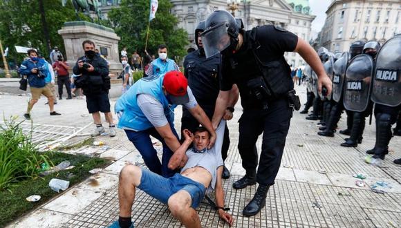 Diego Maradona: hinchas generan disturbios en la Casa Rosada (Foto: AP)