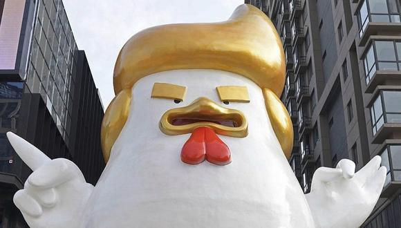 Erigen en China una estatua de un pollo gigante inspirada en Donald Trump