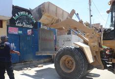 Piura: Municipalidad de Paita clausura bares y coloca bloques de cemento