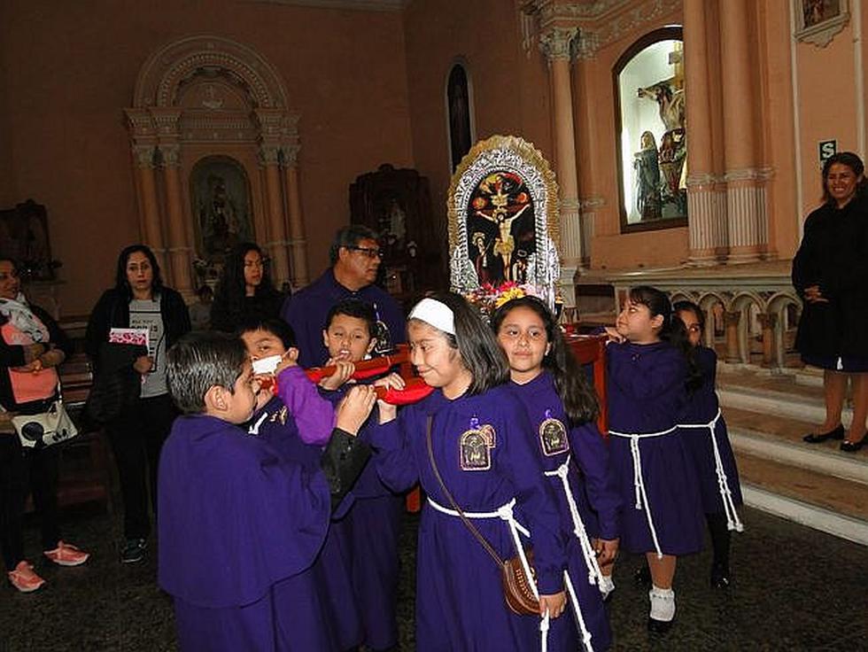 Niños expresan su fe en el Señor de los Milagros (FOTOS)