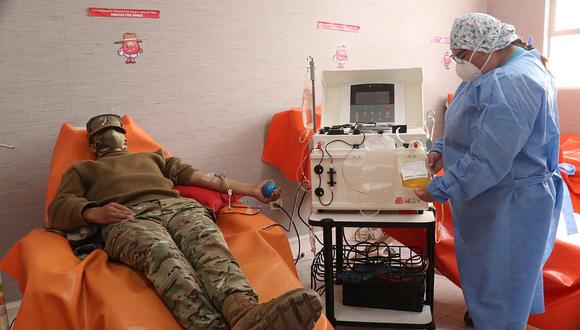 Soldados que vencieron al COVID-19 donan sangre para pacientes hospitalizados en Huancayo (FOTOS)