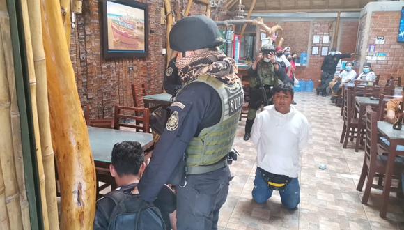 La Policía de Inteligencia le seguían los pasos a la banda que fue sorprendida en el interior de un restaurante en Veintiséis de Octubre. (Foto: PNP)