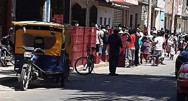 Piura: Pobladores forman largas colas para comprar cerveza en plena cuarentena. (Video: Facebook)