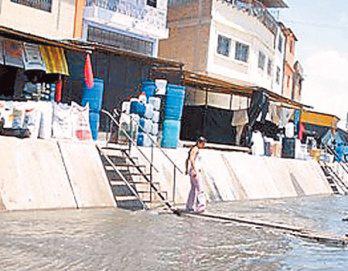 Denuncian afloración de aguas servidas