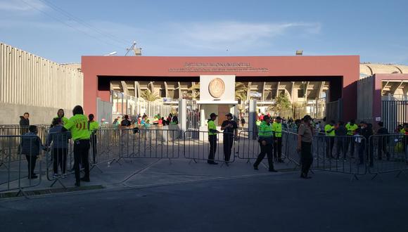 Correo se encuentra en los alrededores del estadio de la UNSA a la expectativa de este partido. (Foto: GEC)