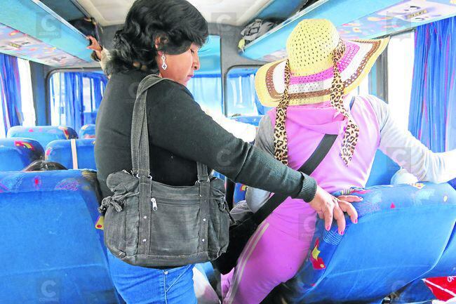 Habitantes de Pocsi condenados a viajar parados