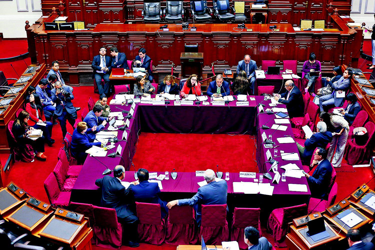 Adelanto de elecciones será visto en setiembre por comisión