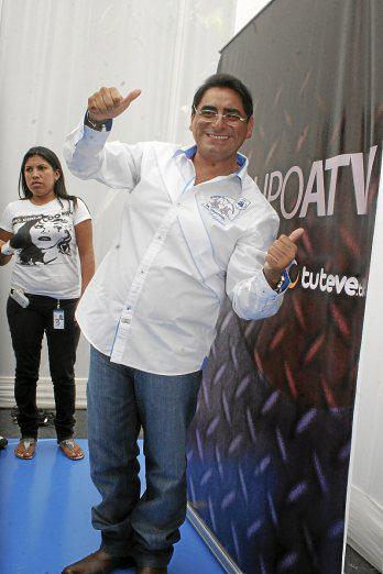 Cuestionan su parodia de monseñor Durand