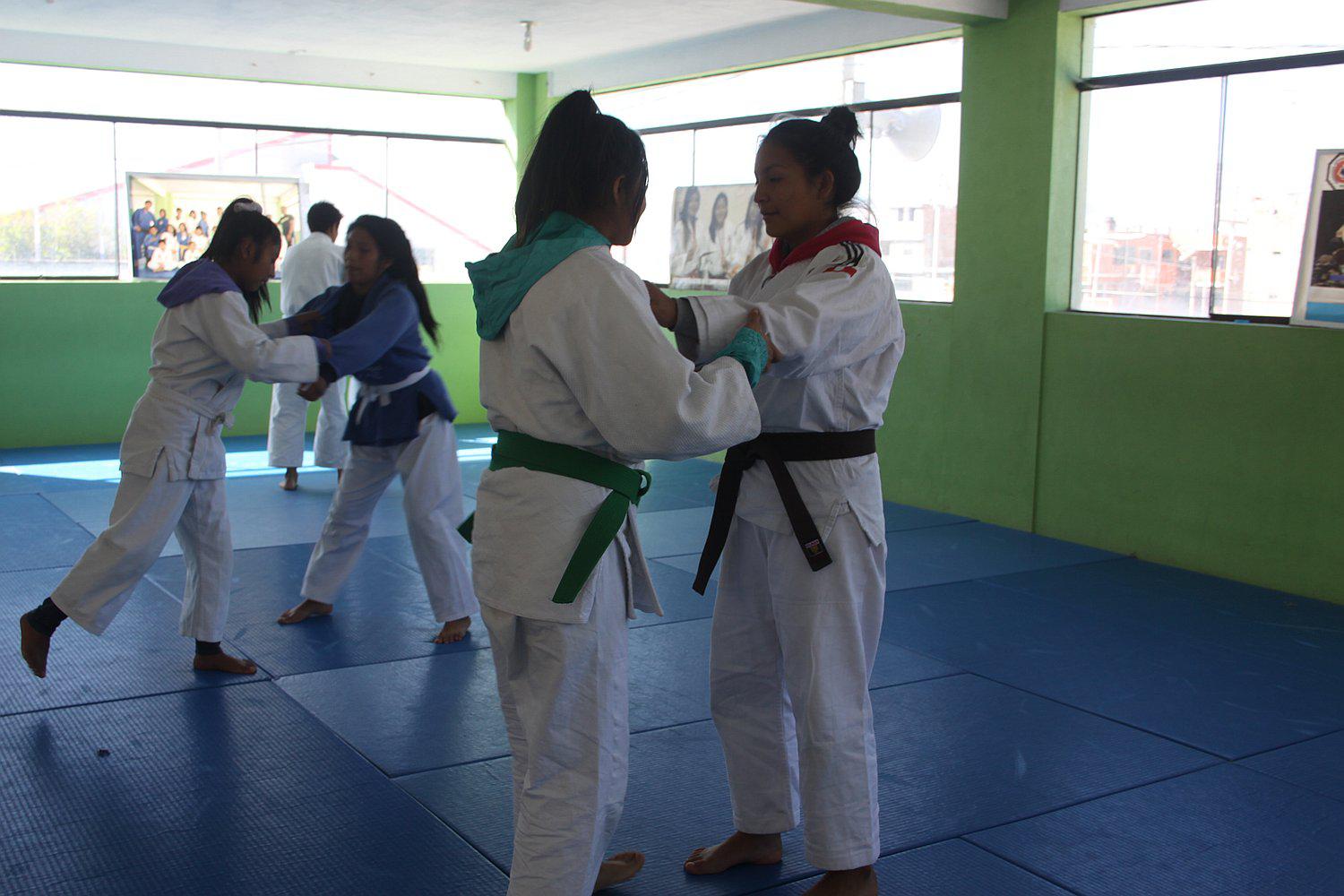 Judocas ayacuchanos realizan actividad para solventar gastos de competencia