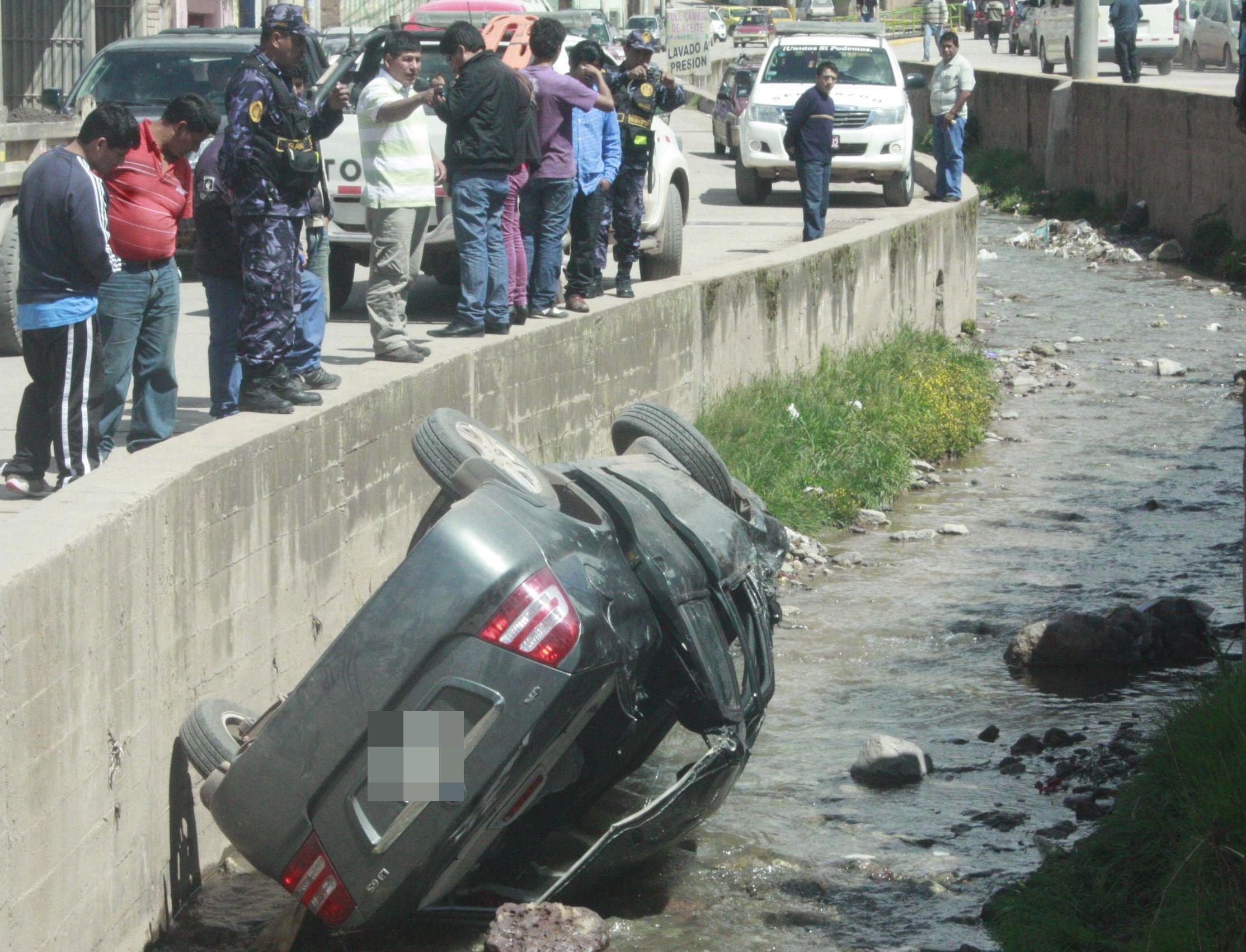 Andahuaylas: vehículo se despista y conductor lo deja abandonado 