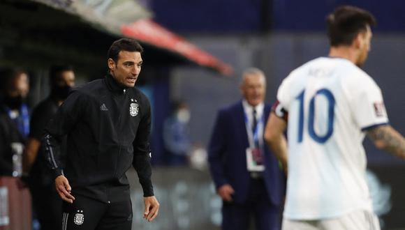 Lionel Scaloni ya piensa en el Perú vs. Argentina de las Eliminatorias. (Foto: AFP)