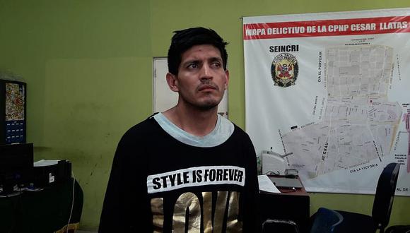 Hombre arroja aceite y golpea a una venezolana para robarle (VIDEO)