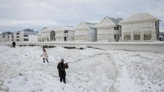 Tormenta de hielo deja sin electricidad a casi 600.000 hogares en Canadá