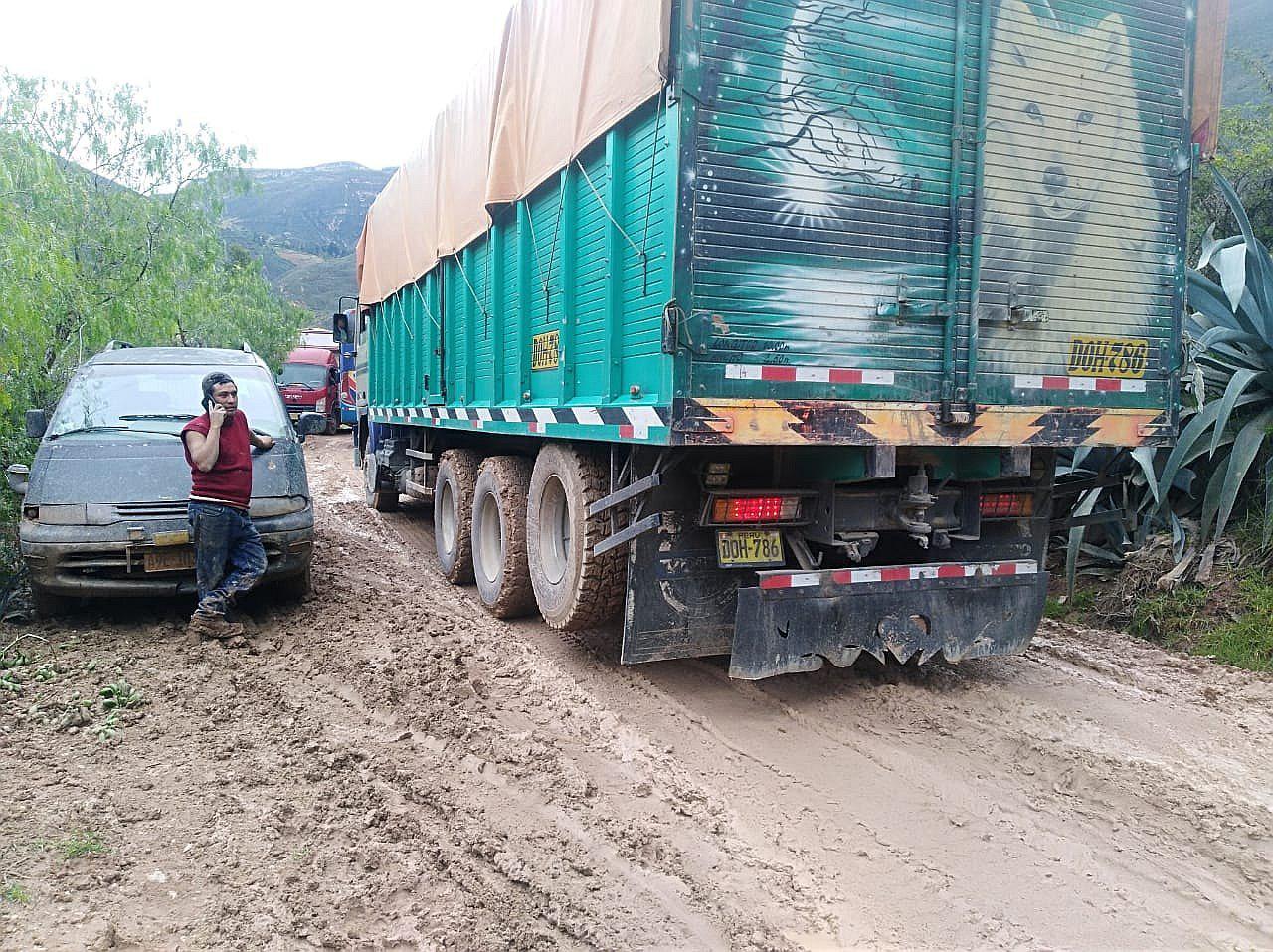 Vía de acceso a Llamellín queda restringida