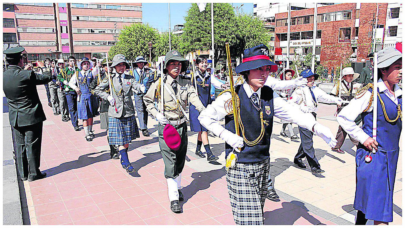 Brigadas escolares buscan alejar a los estudiantes de las drogas y la violencia 