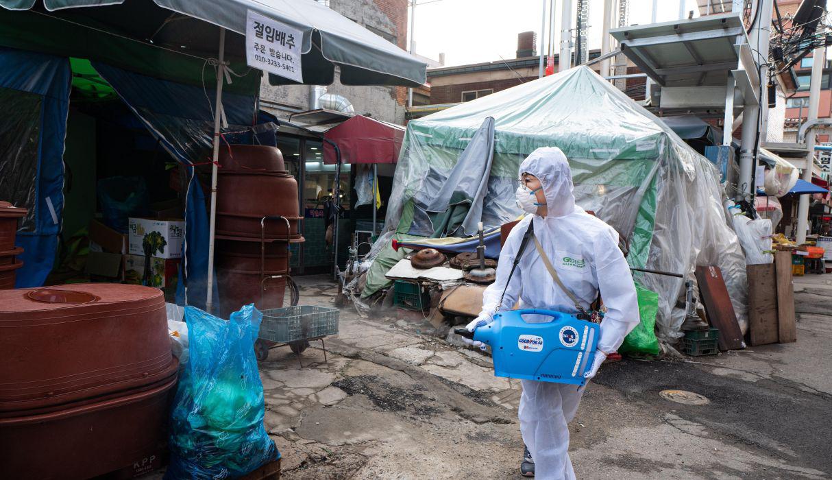 La mayoría de los contagios y muertes se concentran en la región de Daegu, al sur. (EFE).
