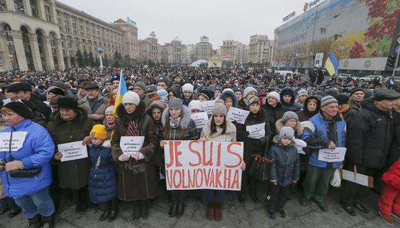 Miles de ucranianos marchan en Kiev por la paz y contra el terrorismo (FOTOS)