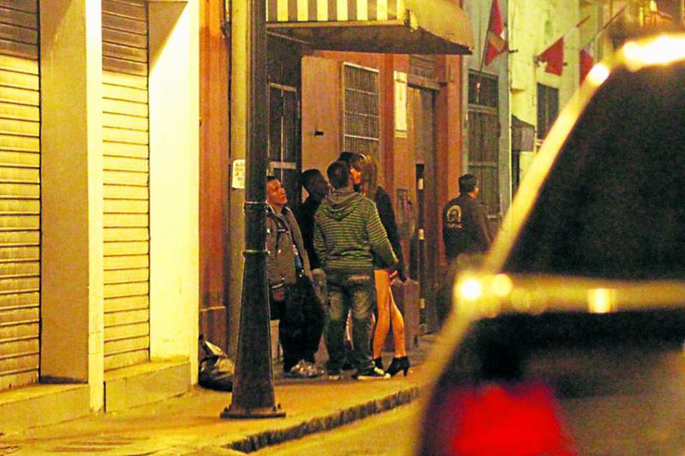 Los "telos" sobre ruedas: alquilan automóviles para encuentros sexuales