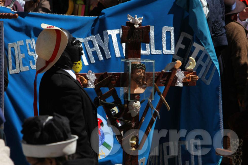 Los Shapis demuestran  devoción por la santísima 'Cruz de Mayo' (FOTOS)