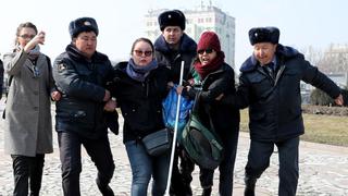 Mujeres fueron detenidas tras manifestación por el Día Internacional de la Mujer en Kirguistán