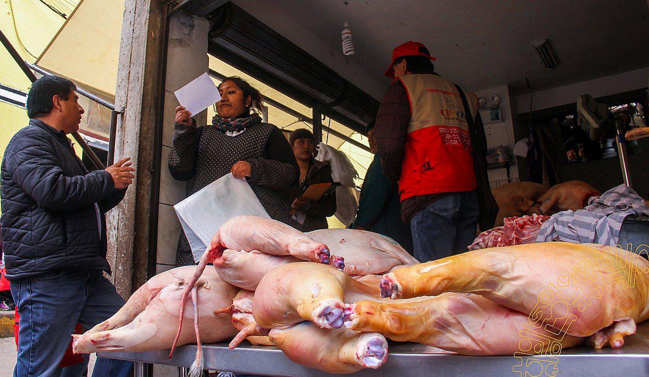 Decomisan gran cantidad de carne de cerdo en mal estado (FOTOS)