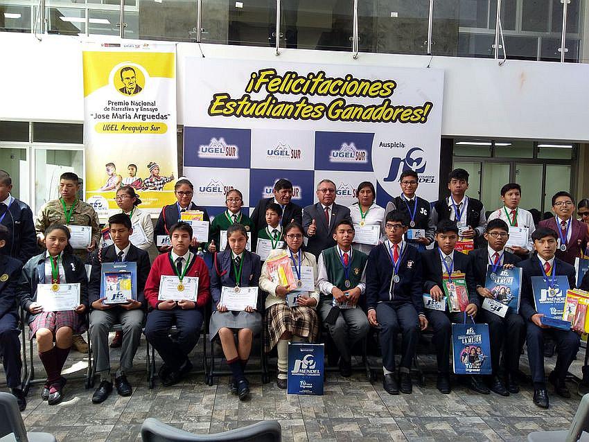 Ugel – Sur premió a estudiantes ganadores de concursos de matemática y narrativa