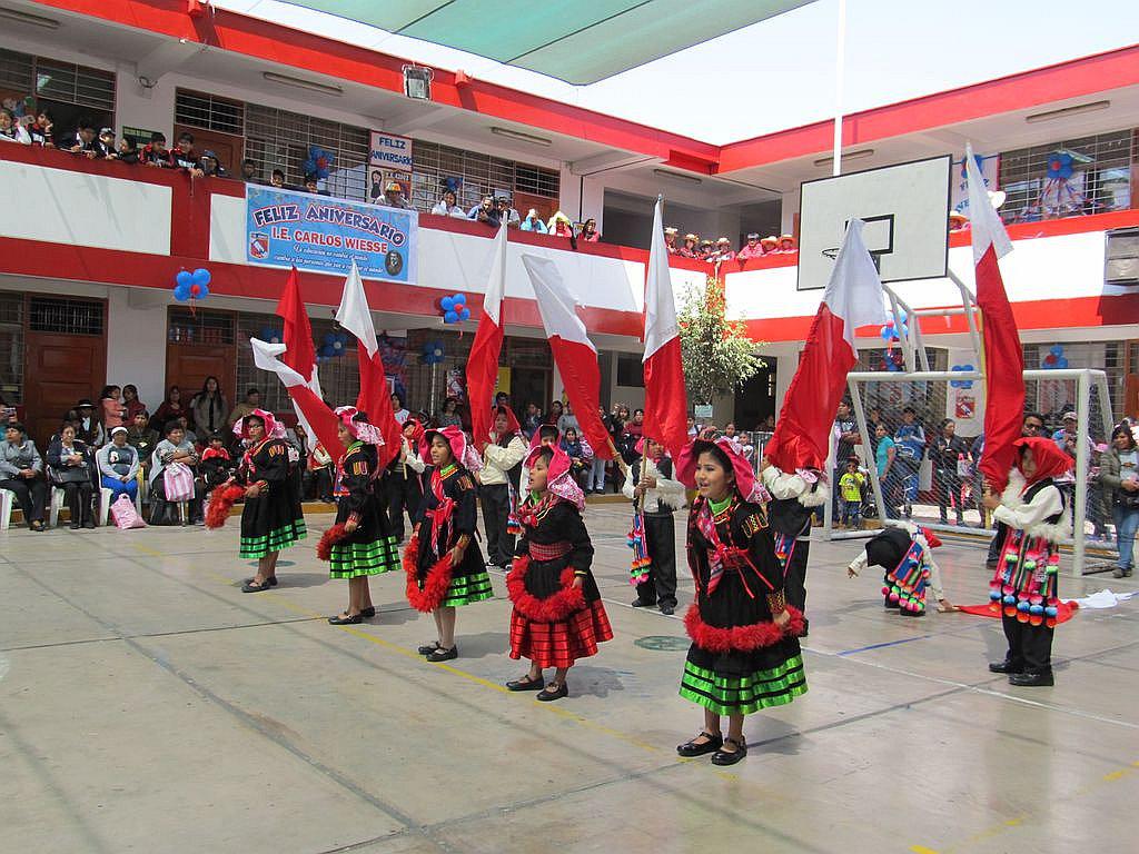 Niños de colegio Carlos Wiesse danzan en su 89° Aniversario