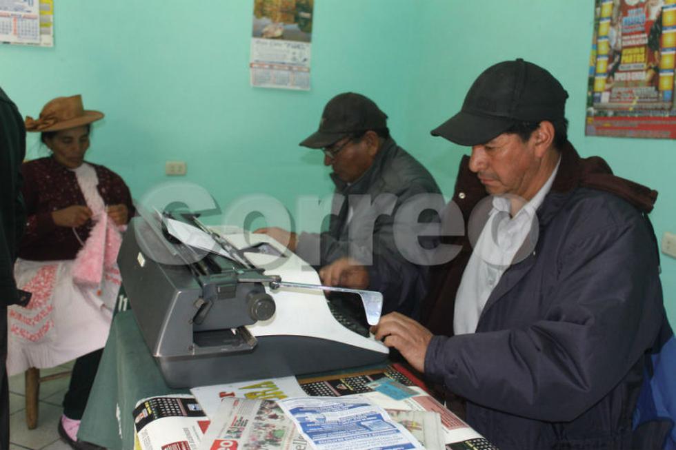 Los mecanógrafos y la tradición que se extingue lentamente (FOTOS)