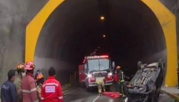 Accidente vehicular se reportó esta mañana en el túnel Santa Rosa. (Captura: Canal N)