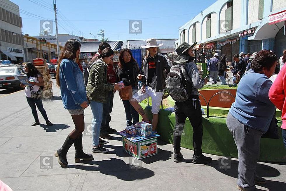 La fiebre en Arequipa por álbumes del Mundial Rusia 2018