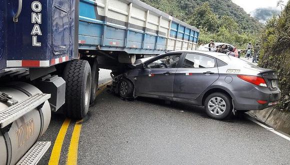 Cusco: Auto se empotra en tráiler dejando tres heridos de gravedad 