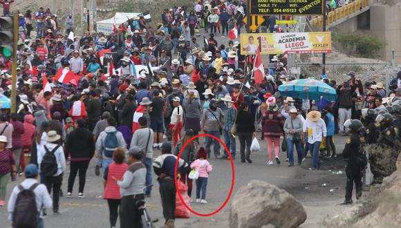 La Fiscalía exhortó a los padres a no exponer a sus hijos en las protestas| Foto: Yorch Huamaní