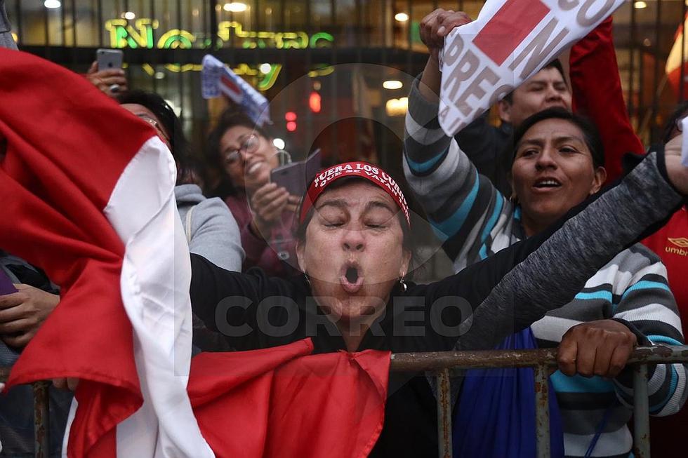 Cierre del Congreso: así reaccionaron en las calles tras el anuncio de Martín Vizcarra (GALERÍA)