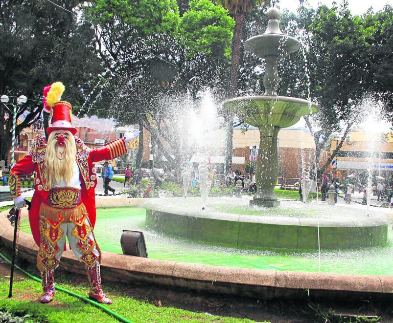 Conozca 'la pileta' de la Plaza de Armas, es una imponente escultura