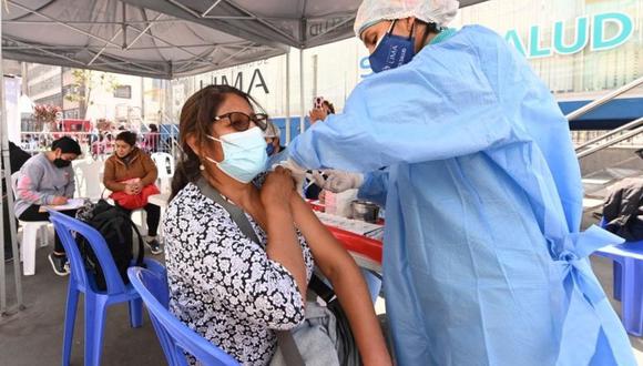 El Minsa recuerda que puedes consultar los centros de vacunación contra la COVID-19 activos a la fecha en Lima Metropolitana y Callao. (Foto: GEC)