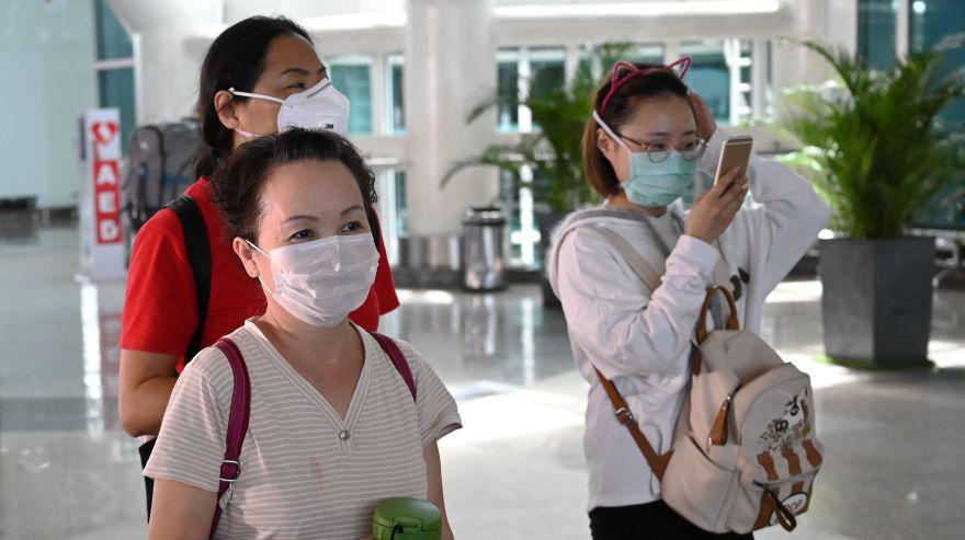 Chinese tourists wearing facemasks arrive Ngurah Rai airport in Denpasar on February 8, 2020. The new coronavirus that emerged in a Chinese market at the end of last year has killed more than 700 people and spread around the world. / AFP / SONNY TUMBELAKA
