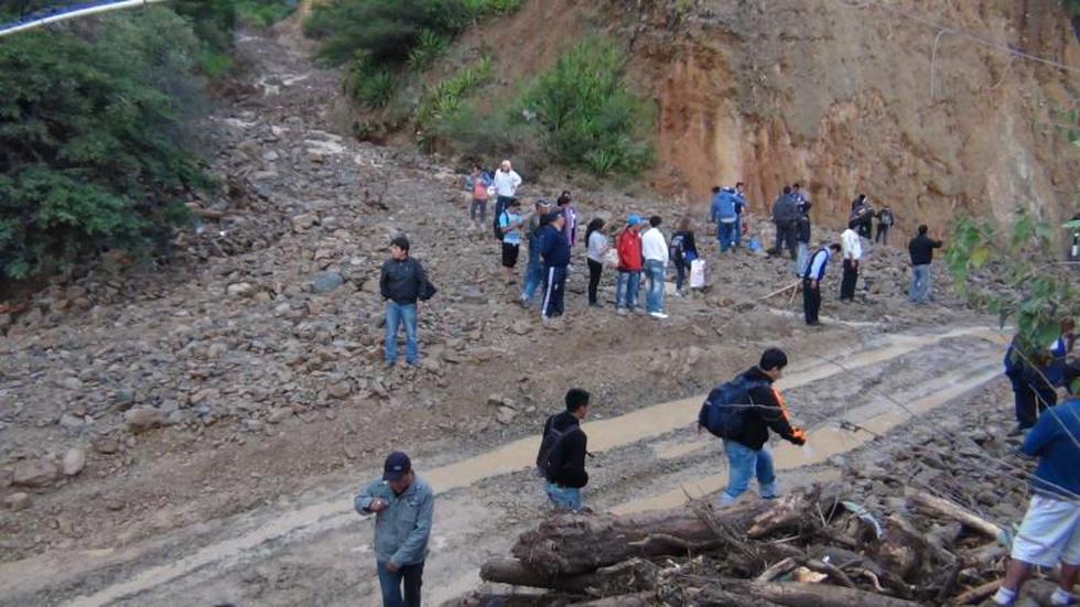 Huaicos en Ambo interrumpen tránsito vehicular en la Carretera Central