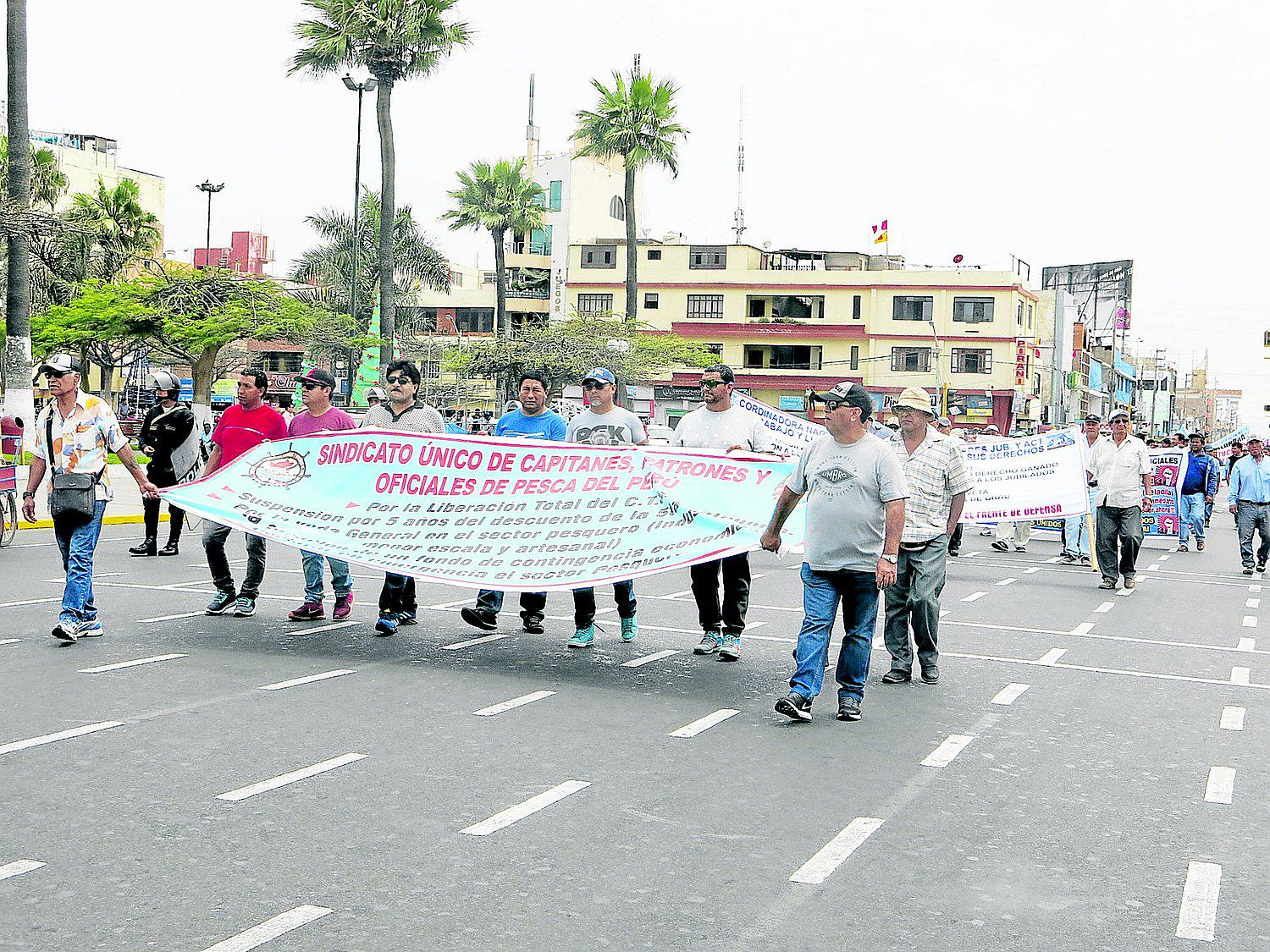 Pescadores lanzan ultimátum a ministro