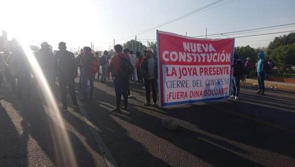 Pobladores de La Joya se movilizan  por la Panamericana Sur| Foto: Difusión