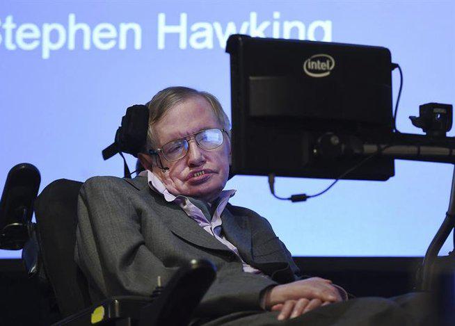 ​Stephen Hawking invita a fans de One Direction a estudiar la física