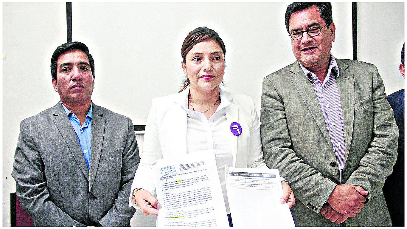 Verónica decide dar el salto: del Facebook al arrabal político 